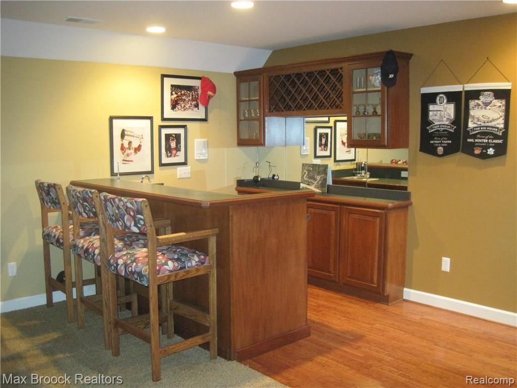 7265 Rabbit Ears Pass, Unit 35 Clarkston, MI 48346 - Photo 39 of 54 Wet bar
