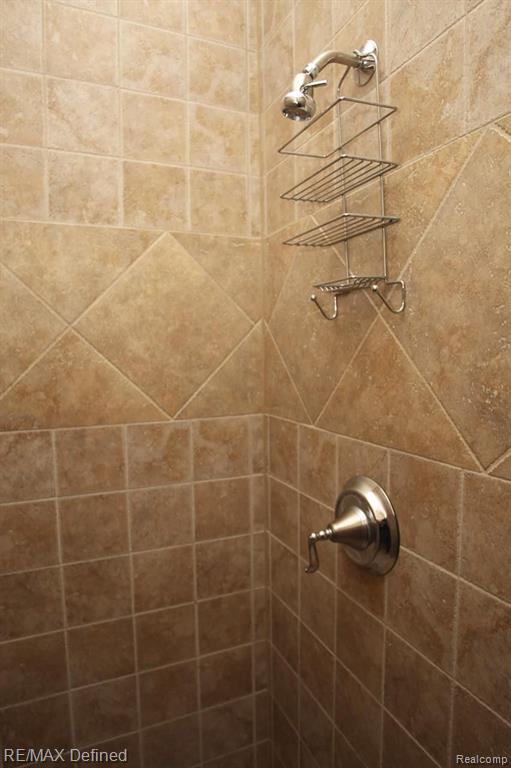943 Downhill Lane Rochester Hills, MI 48307 - Photo 14 of 43