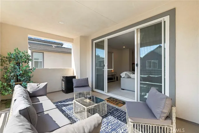 $824,900 | 27318 Maverick Place, Valencia, CA 91381