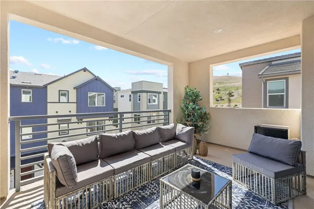 $824,900 | 27318 Maverick Place, Valencia, CA 91381