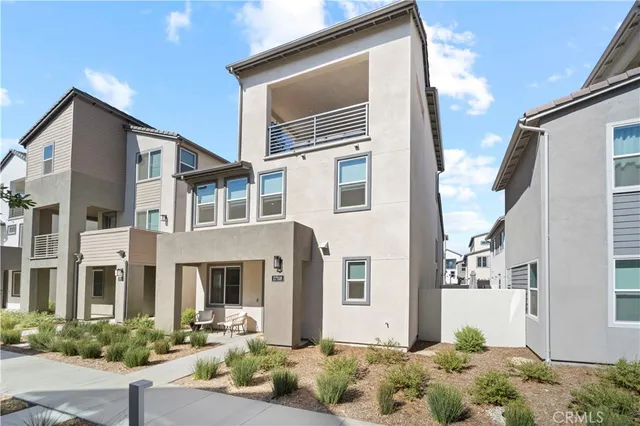 $824,900 | 27318 Maverick Place, Valencia, CA 91381