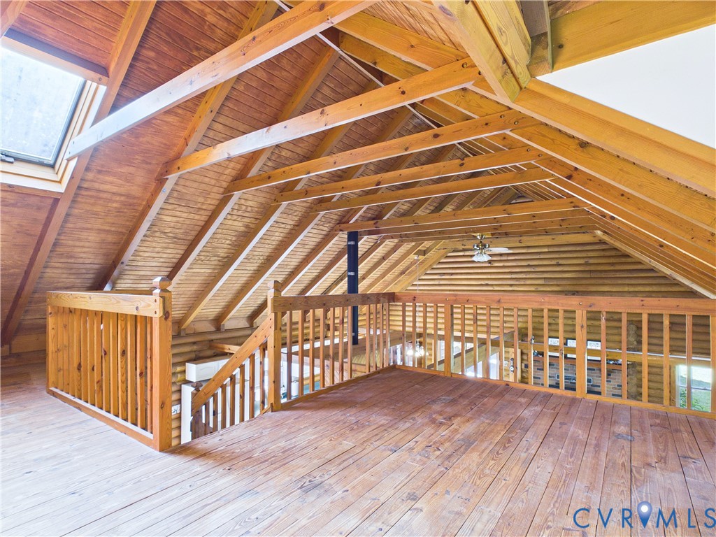 1323 Old Peach Tree Road Green Bay, VA 23942 - Photo 28 of 65 Upstairs area with overlook
