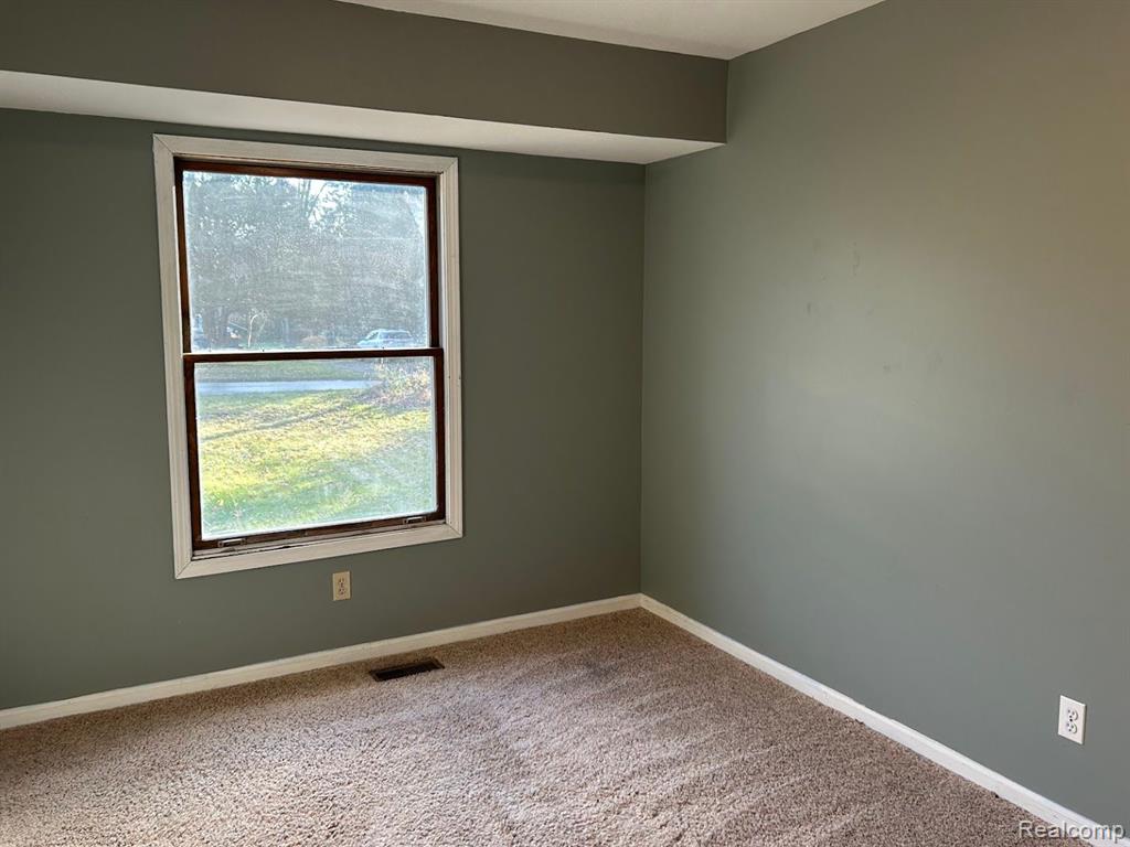 7501 Ore Lake Road Brighton, MI 48116 - Photo 14 of 20
