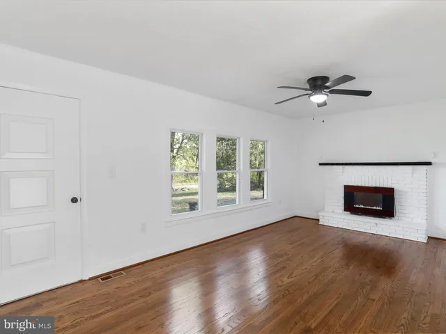 $209,900 | 310 Crawford Lane, Great Cacapon, WV 25422