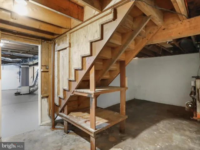 $209,900 | 310 Crawford Lane, Great Cacapon, WV 25422