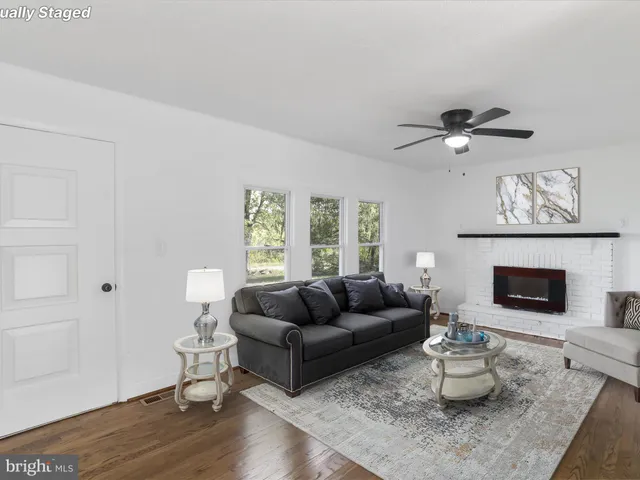 $209,900 | 310 Crawford Lane, Great Cacapon, WV 25422