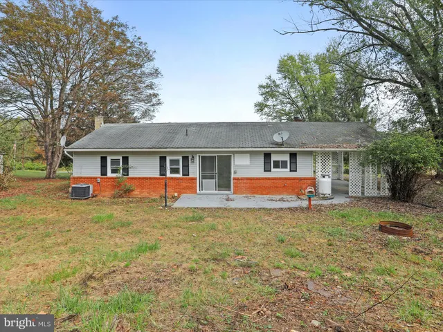 $209,900 | 310 Crawford Lane, Great Cacapon, WV 25422