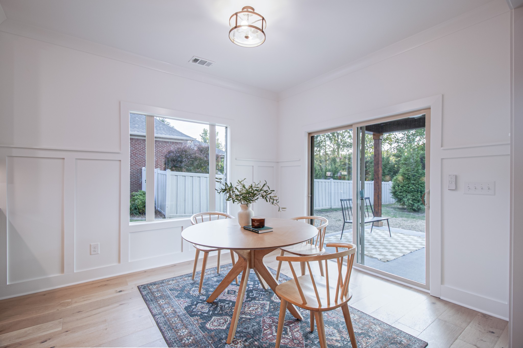 835 Lexington Circle Manchester, TN 37355 - Photo 14 of 53 a dining room with furniture wooden floor and a potted plant