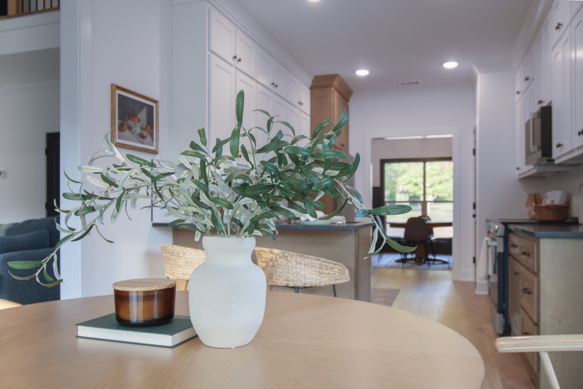 835 Lexington Circle Manchester, TN 37355 - Photo 15 of 53 a living room with furniture and a potted plant