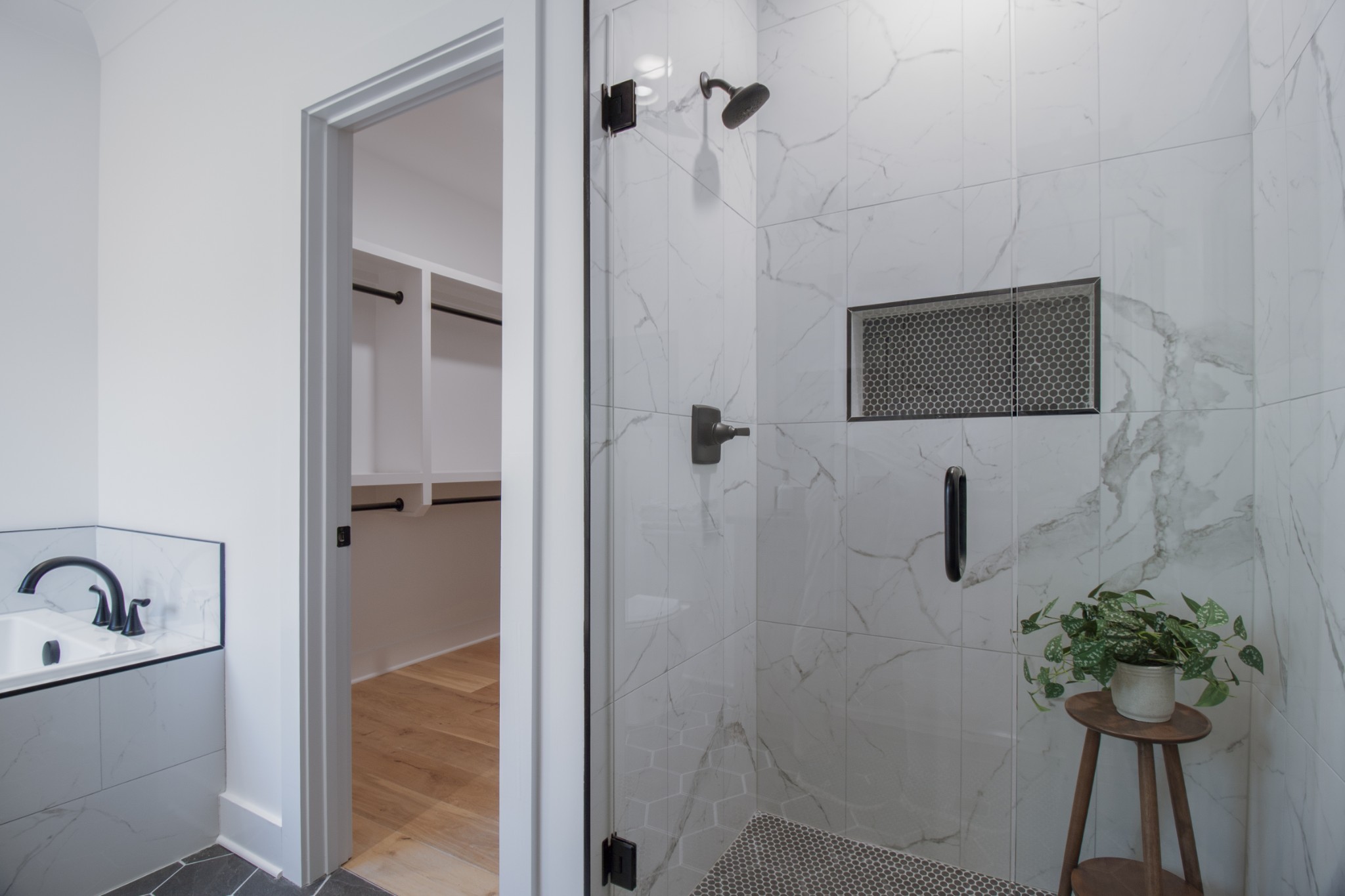 835 Lexington Circle Manchester, TN 37355 - Photo 36 of 53 a bathroom with a shower