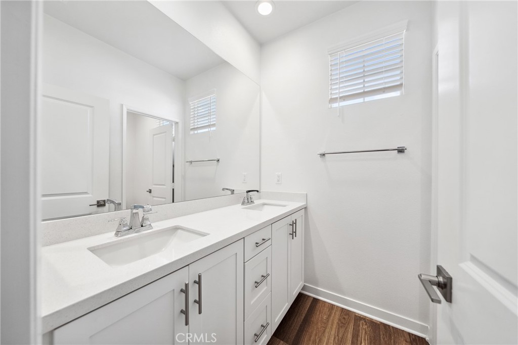 45037 Via Vela Temecula, CA 92592 - Photo 25 of 38 a bathroom with a sink and a mirror