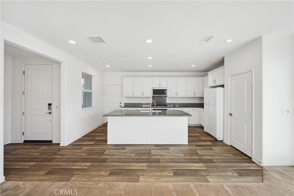 45037 Via Vela Temecula, CA 92592 - Photo 4 of 38 a view of kitchen with wooden floor