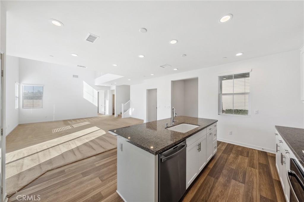 45037 Via Vela Temecula, CA 92592 - Photo 6 of 38 a kitchen that has a sink and a stove in it