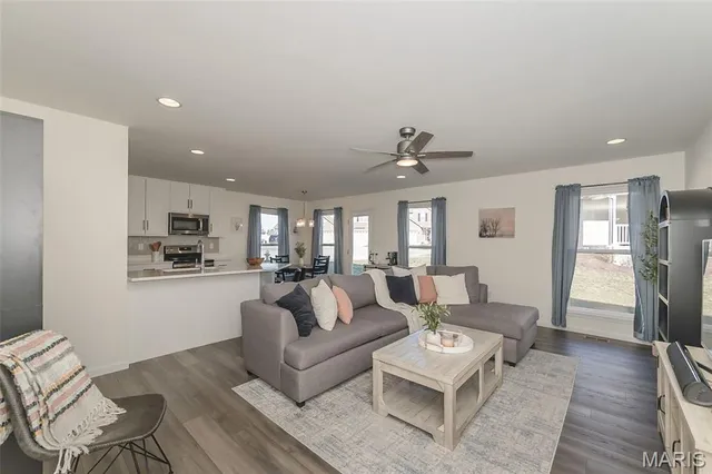 $345,000 | 111 Deer Grv Court, St. Peters, MO 63376