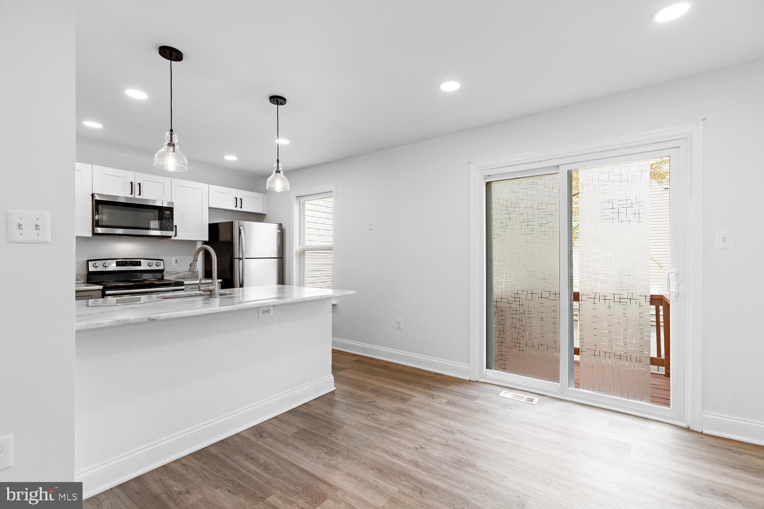 2406 Ridgehampton Court Reston, VA 20191 - Photo 8 of 38