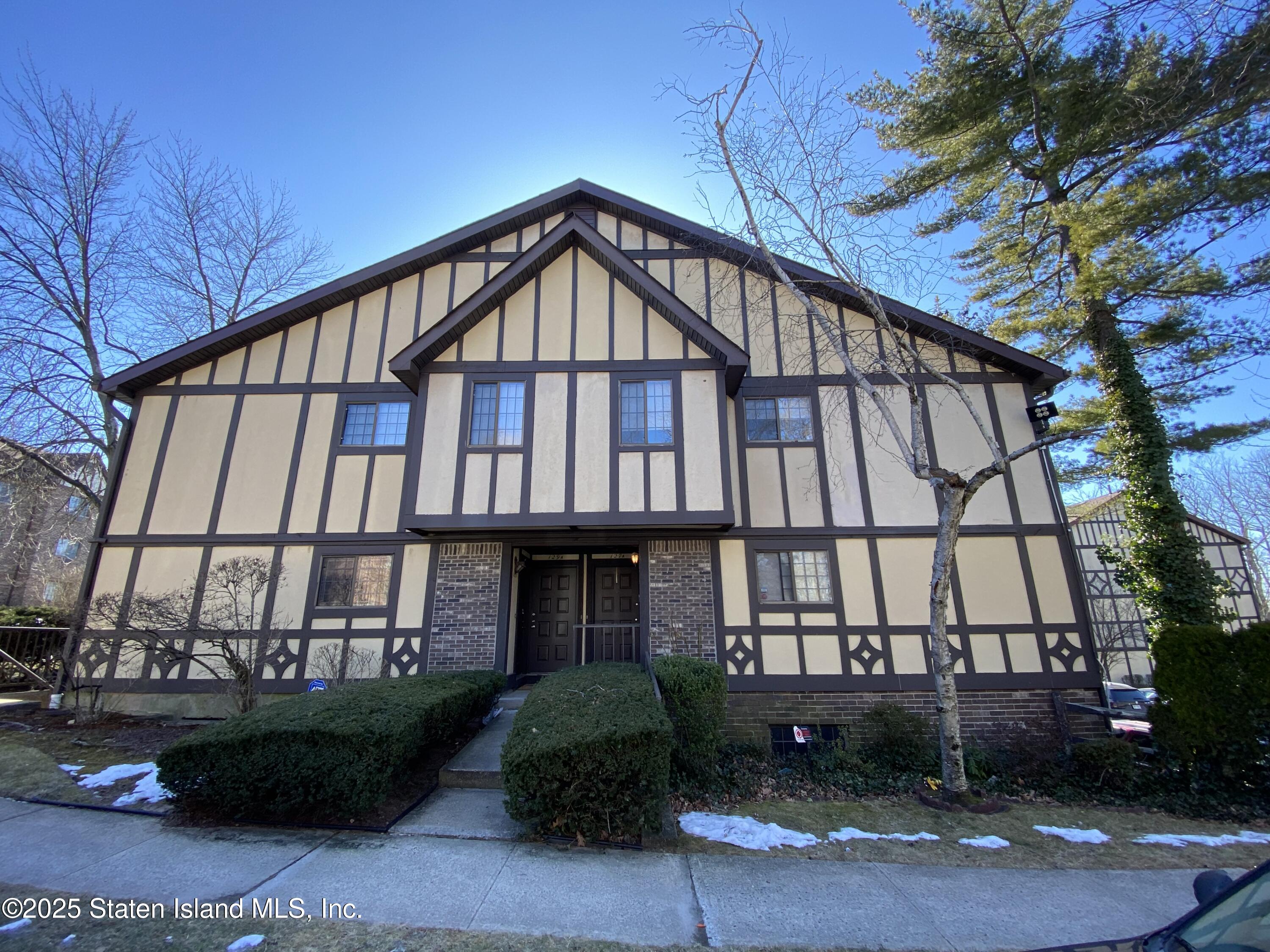 127 Devon Loop Staten Island, NY 10314 - Photo 1 of 8 front