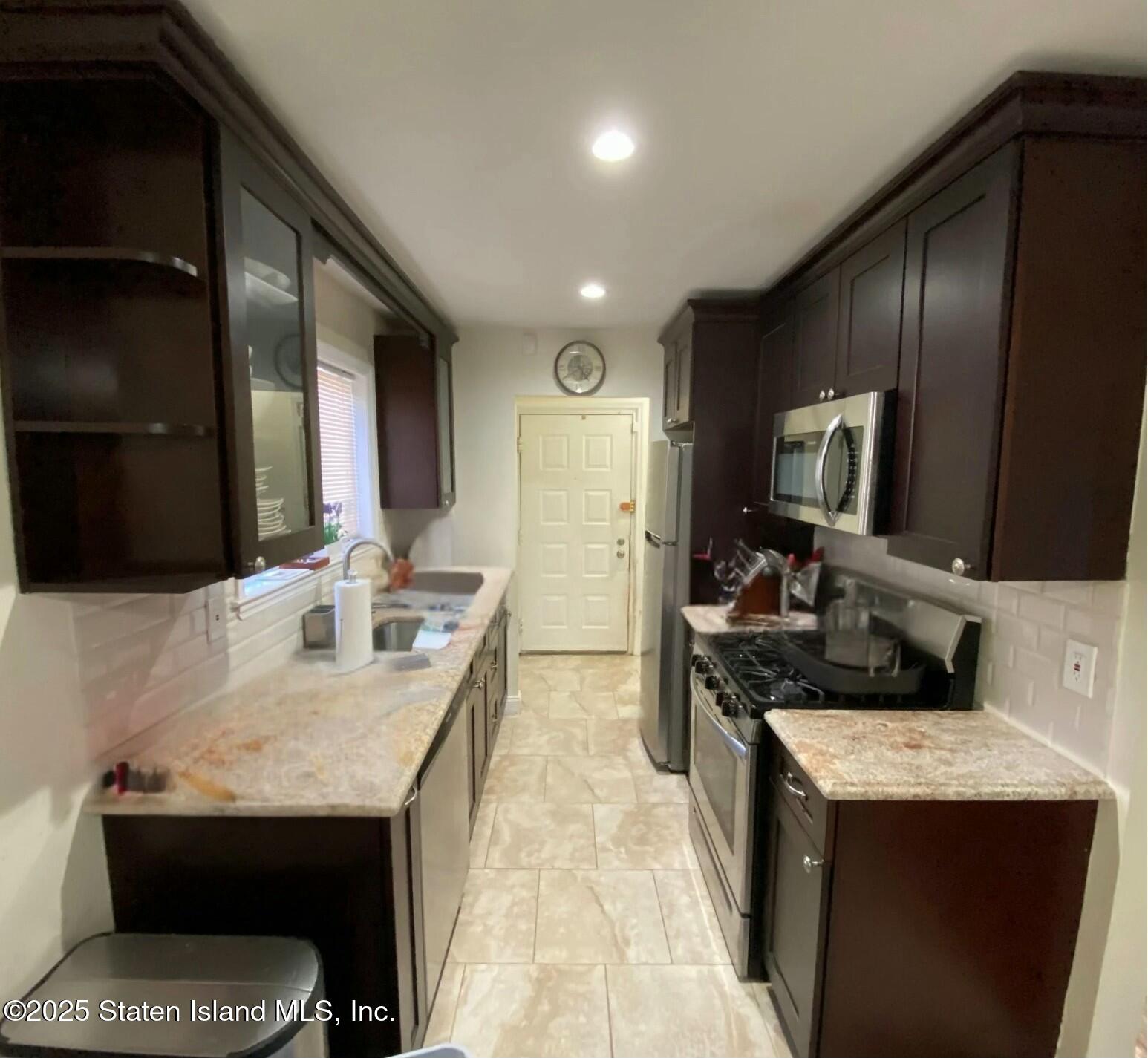 127 Devon Loop Staten Island, NY 10314 - Photo 2 of 8 tempImagez9jLH5