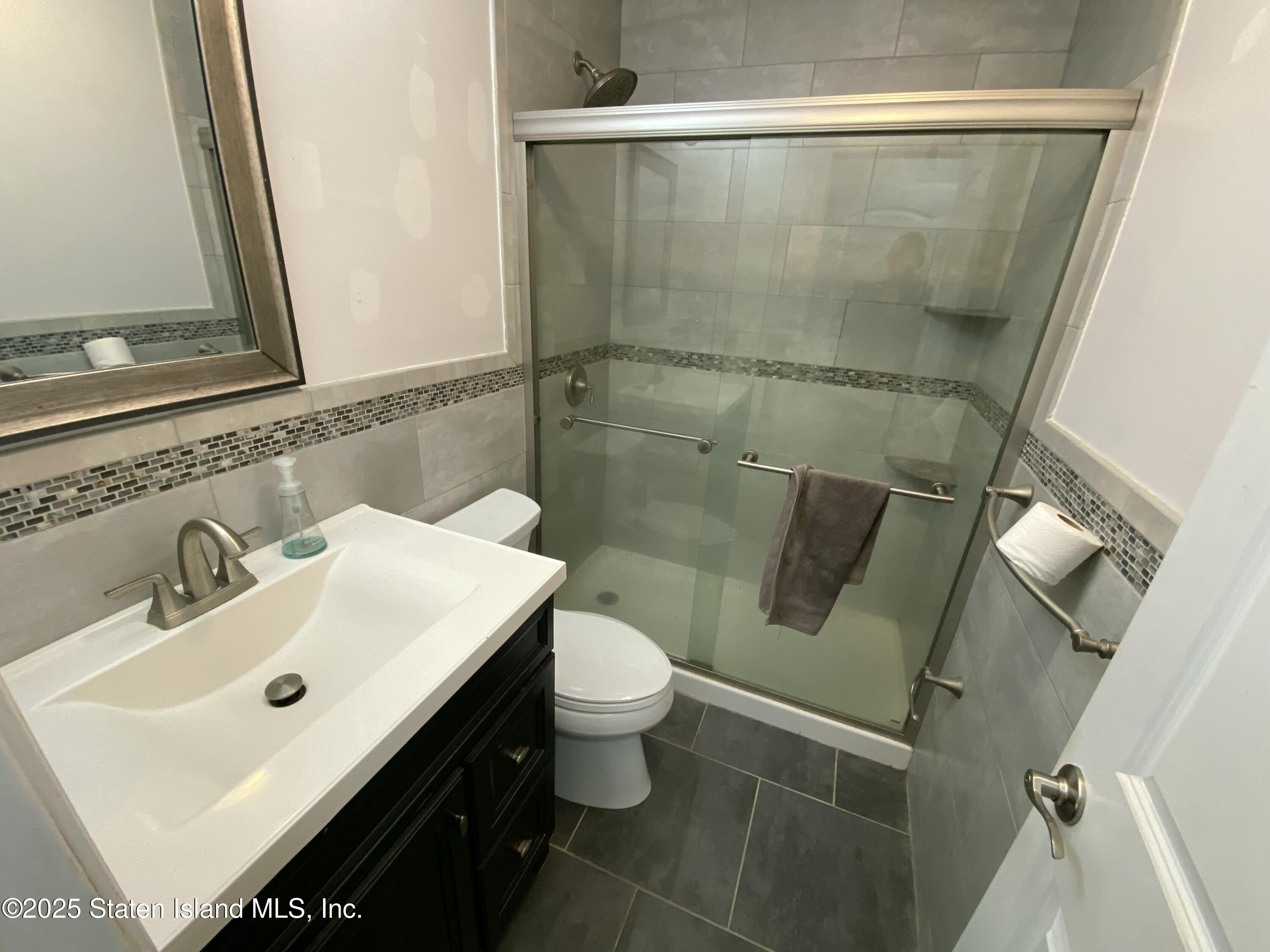 127 Devon Loop Staten Island, NY 10314 - Photo 4 of 8 tempImage42VgcS