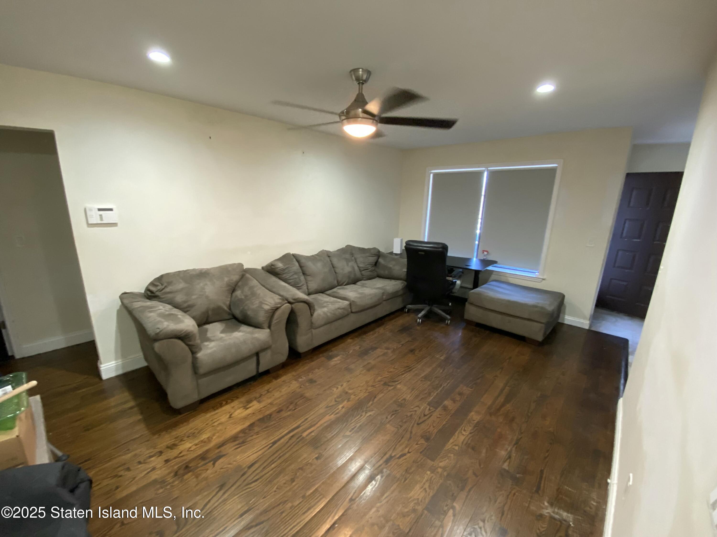 127 Devon Loop Staten Island, NY 10314 - Photo 6 of 8 tempImageYv13VX