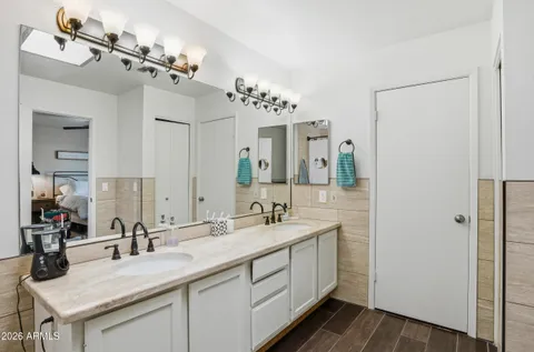 $559,500 | 1413 East Vaughn Avenue, Gilbert, AZ 85234