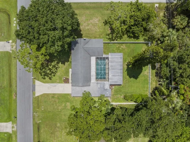 $348,500 | 1305 35th Avenue, Vero Beach, FL 32960