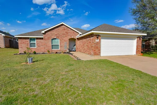 $330,000 | 817 Wandering Court, Granbury, TX 76049