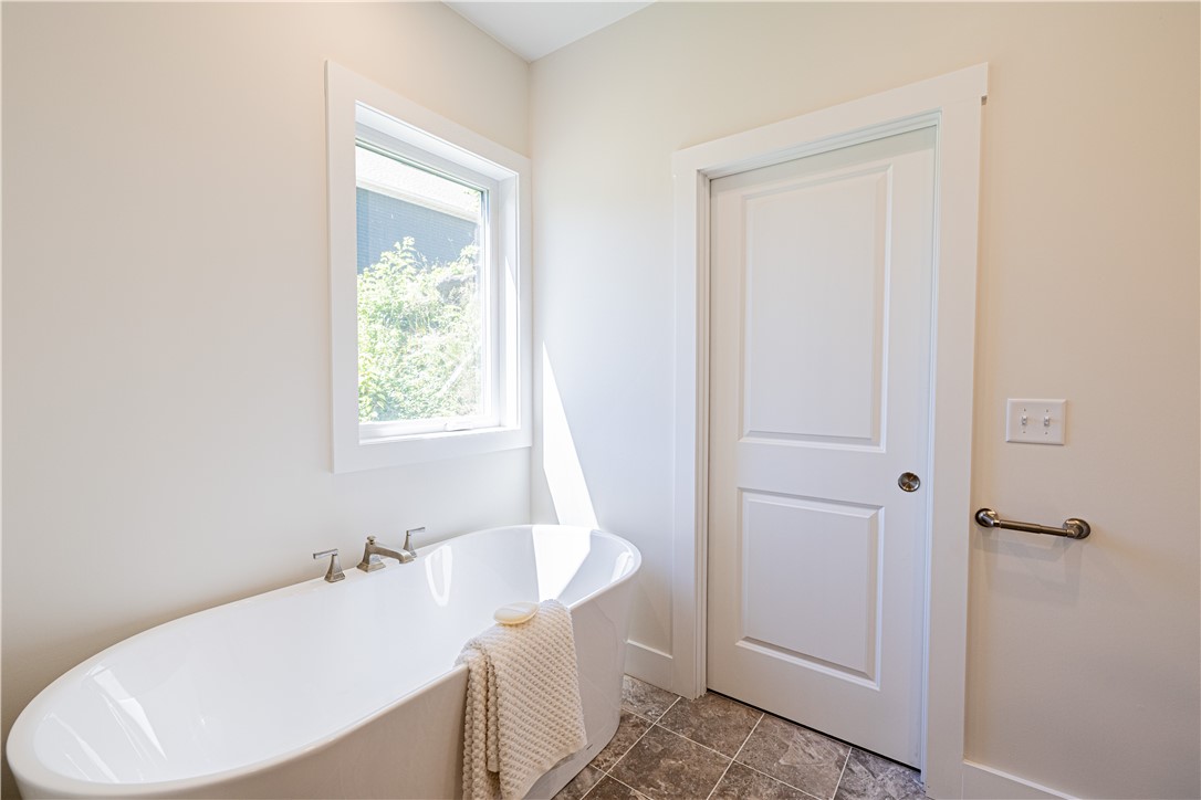 673 Seneca Road Irondequoit, NY 14622 - Photo 16 of 42