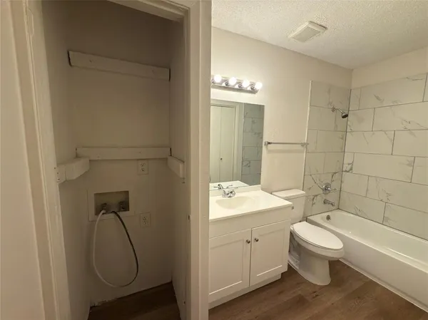 $850 | 9696 Walnut Street, Unit 2017, Dallas, TX 75243