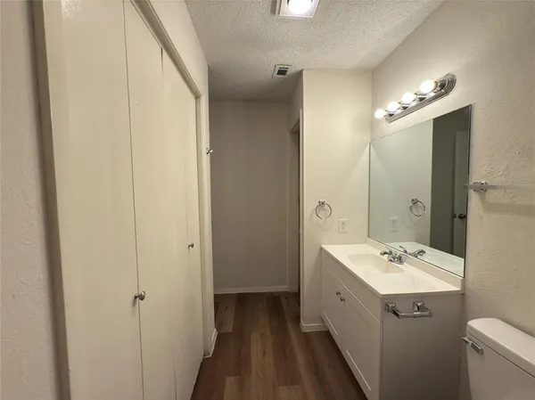 $850 | 9696 Walnut Street, Unit 2017, Dallas, TX 75243