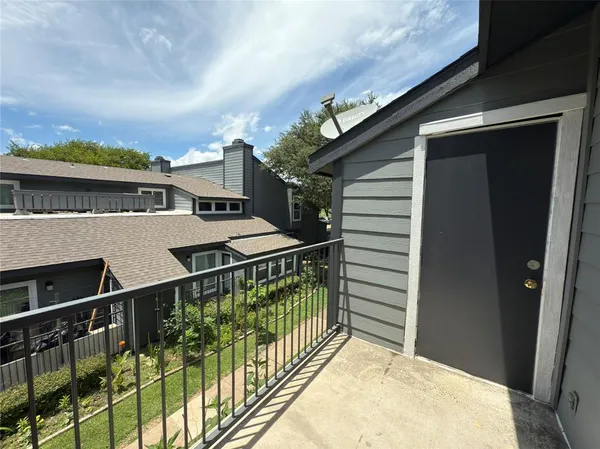 $850 | 9696 Walnut Street, Unit 2017, Dallas, TX 75243