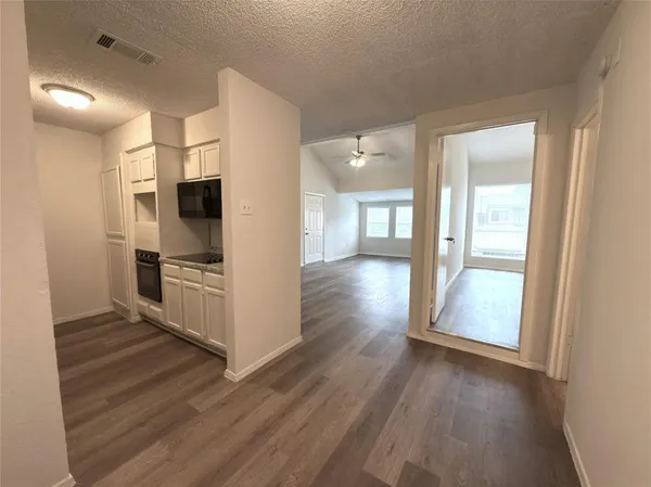 $850 | 9696 Walnut Street, Unit 2017, Dallas, TX 75243