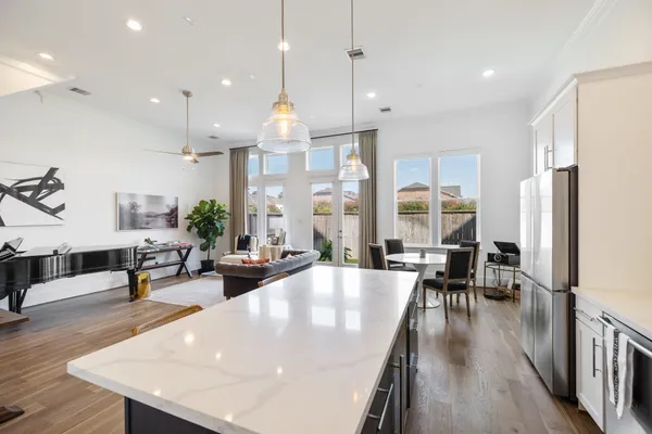 $659,900 | 3306 West 12th Street, Houston, TX 77008