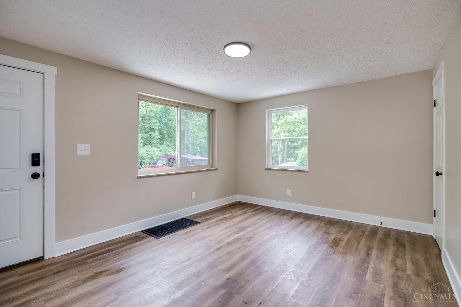 4244 Fehr Road Cincinnati, OH 45238 - Photo 10 of 31 Gallery Image 10