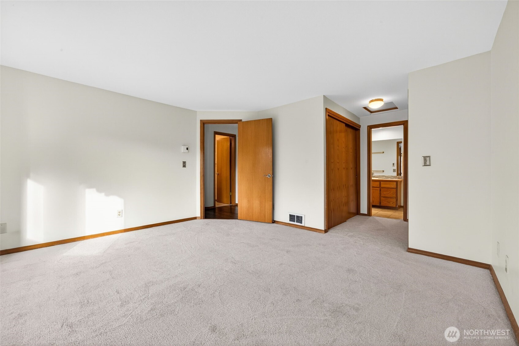 432 3rd Avenue South, Unit B204 Edmonds, WA 98020 - Photo 13 of 32