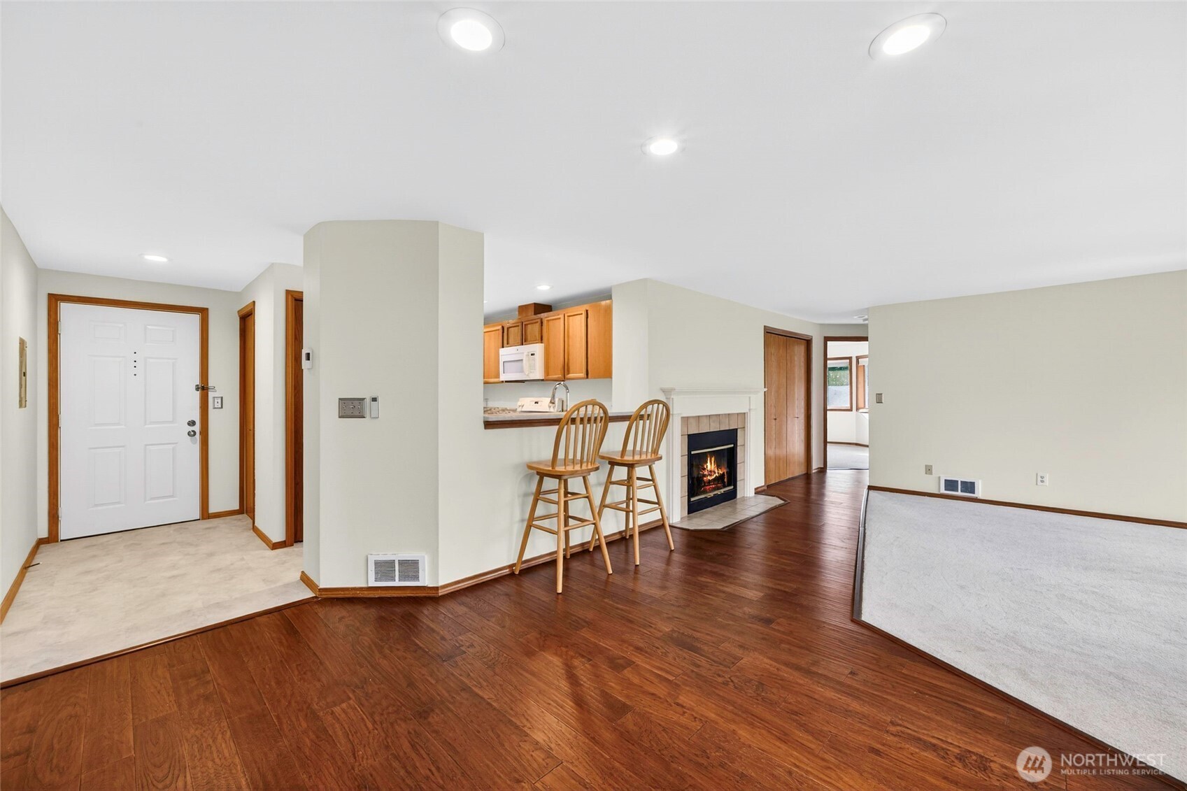 432 3rd Avenue South, Unit B204 Edmonds, WA 98020 - Photo 7 of 32