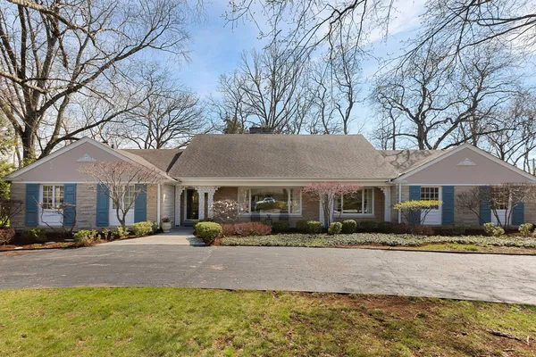 $1,995,000 | 835 Timberline Drive, Glenview, IL 60025