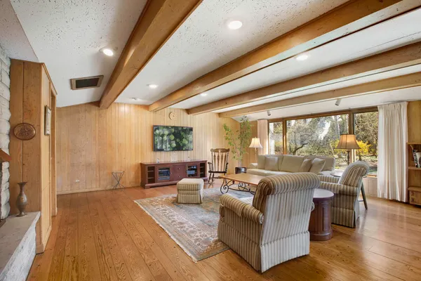 $1,995,000 | 835 Timberline Drive, Glenview, IL 60025