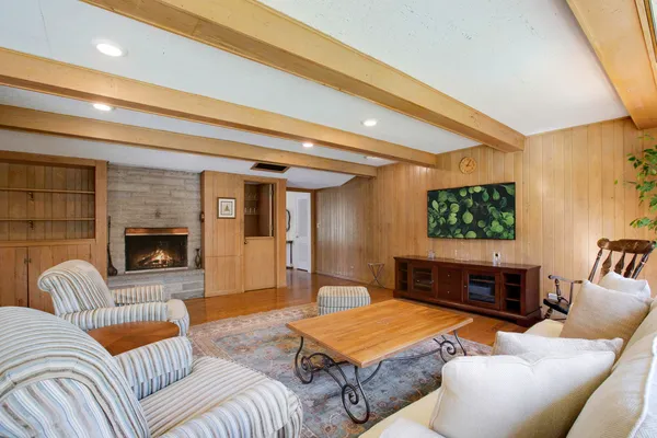 $1,995,000 | 835 Timberline Drive, Glenview, IL 60025