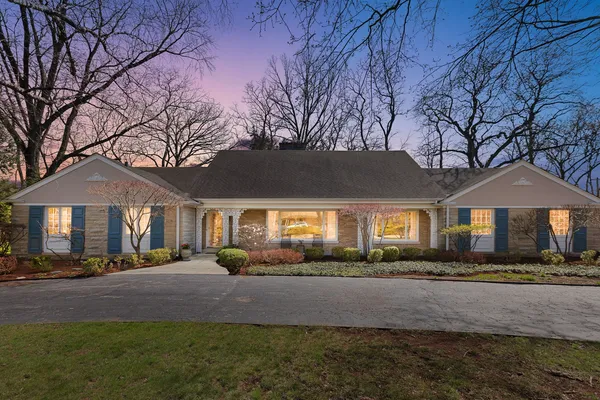 $1,995,000 | 835 Timberline Drive, Glenview, IL 60025