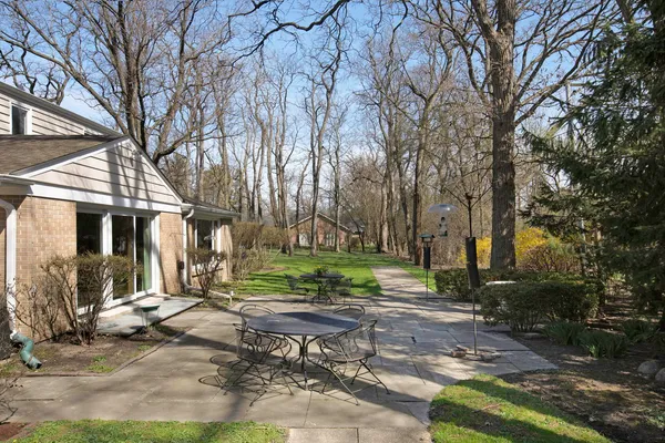 $1,995,000 | 835 Timberline Drive, Glenview, IL 60025