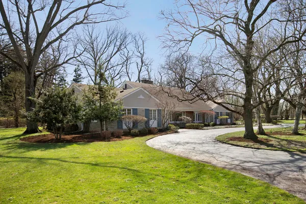$1,995,000 | 835 Timberline Drive, Glenview, IL 60025