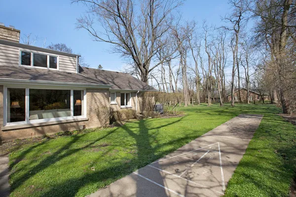 $1,995,000 | 835 Timberline Drive, Glenview, IL 60025