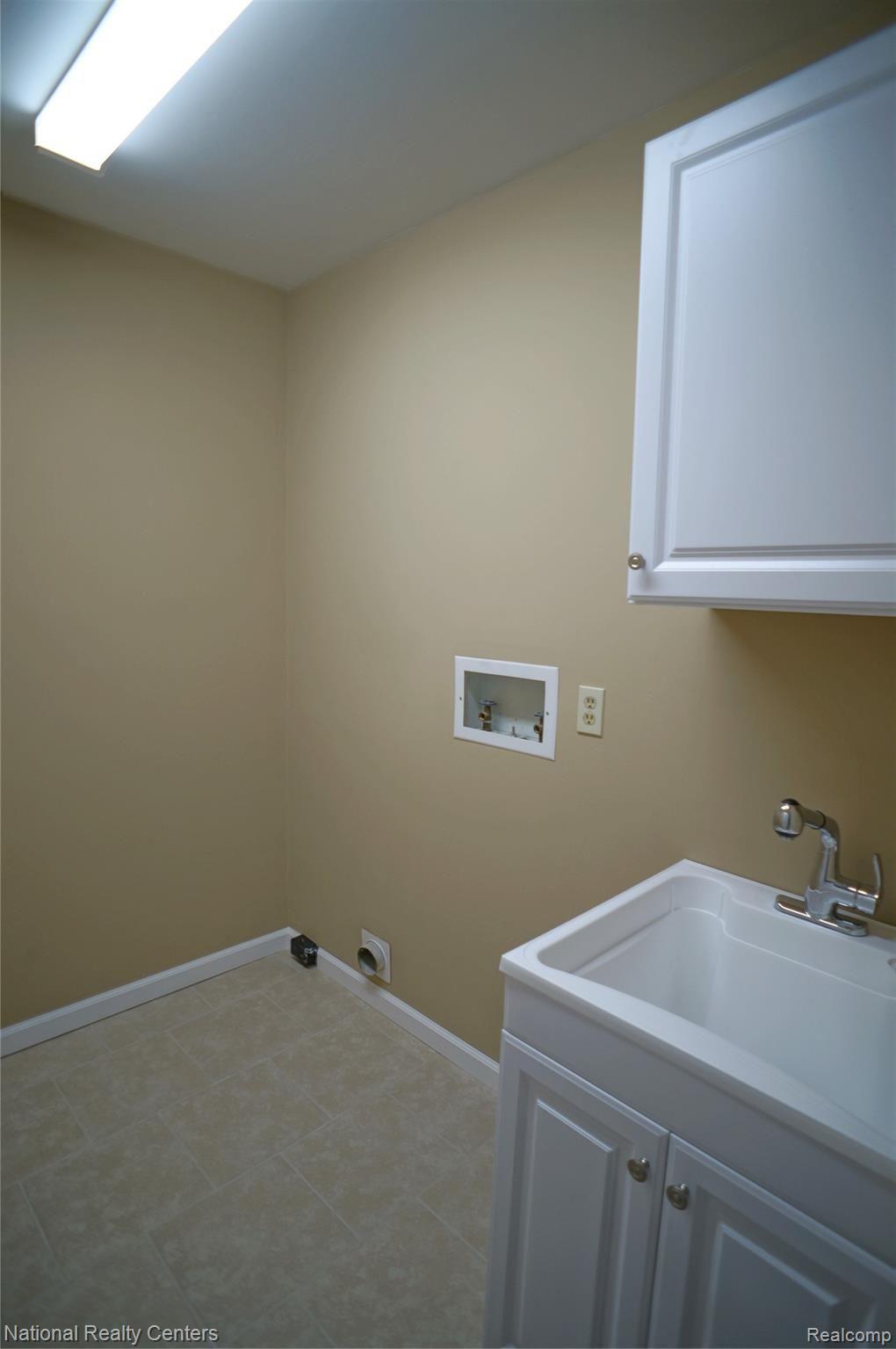 806 Hampton Circle Rochester, MI 48307 - Photo 16 of 16 DSC00406 (1).JPG