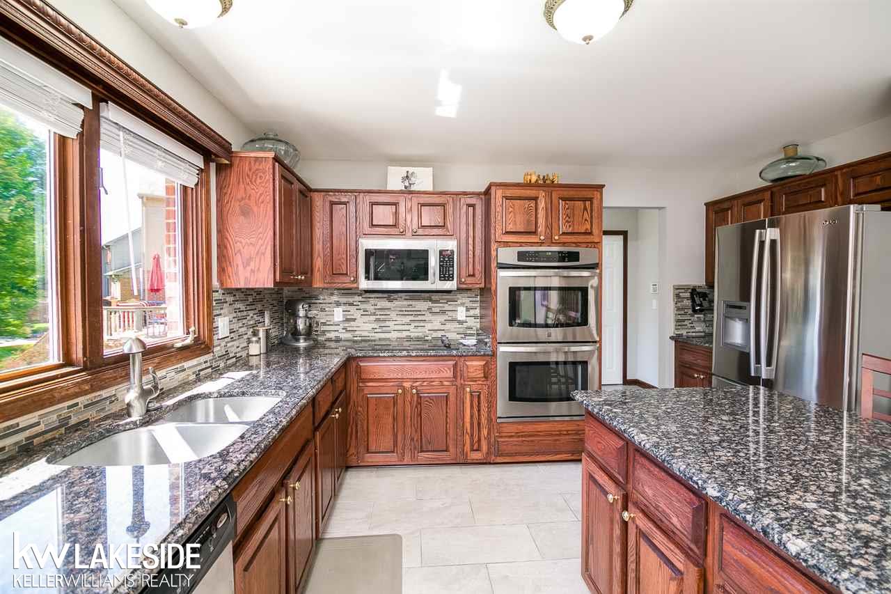 1078 Bloomview Circle Rochester, MI 48307 - Photo 9 of 40
