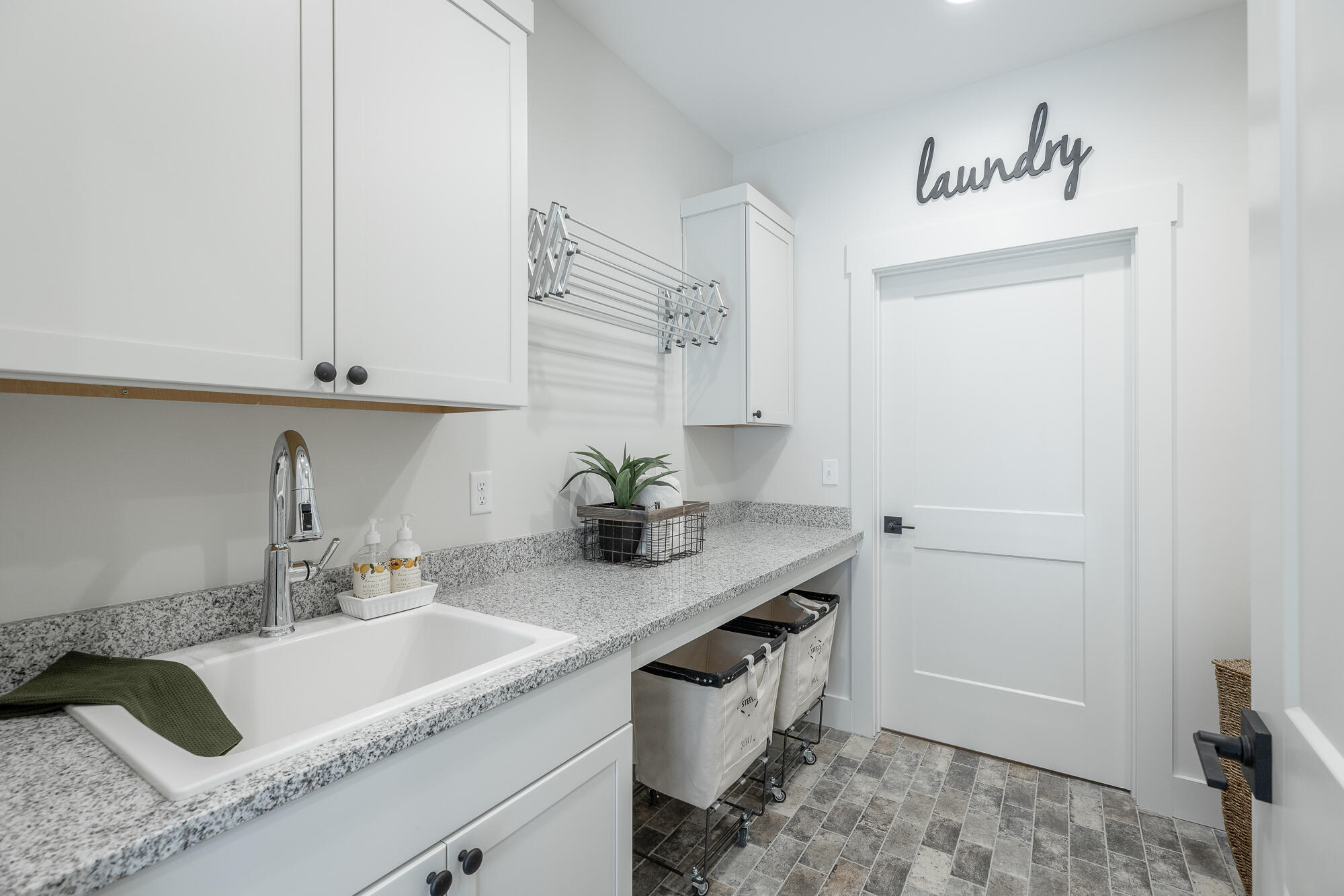 950 Horseshoe Road Signal Mountain, TN 37377 - Photo 21 of 44 Laundry