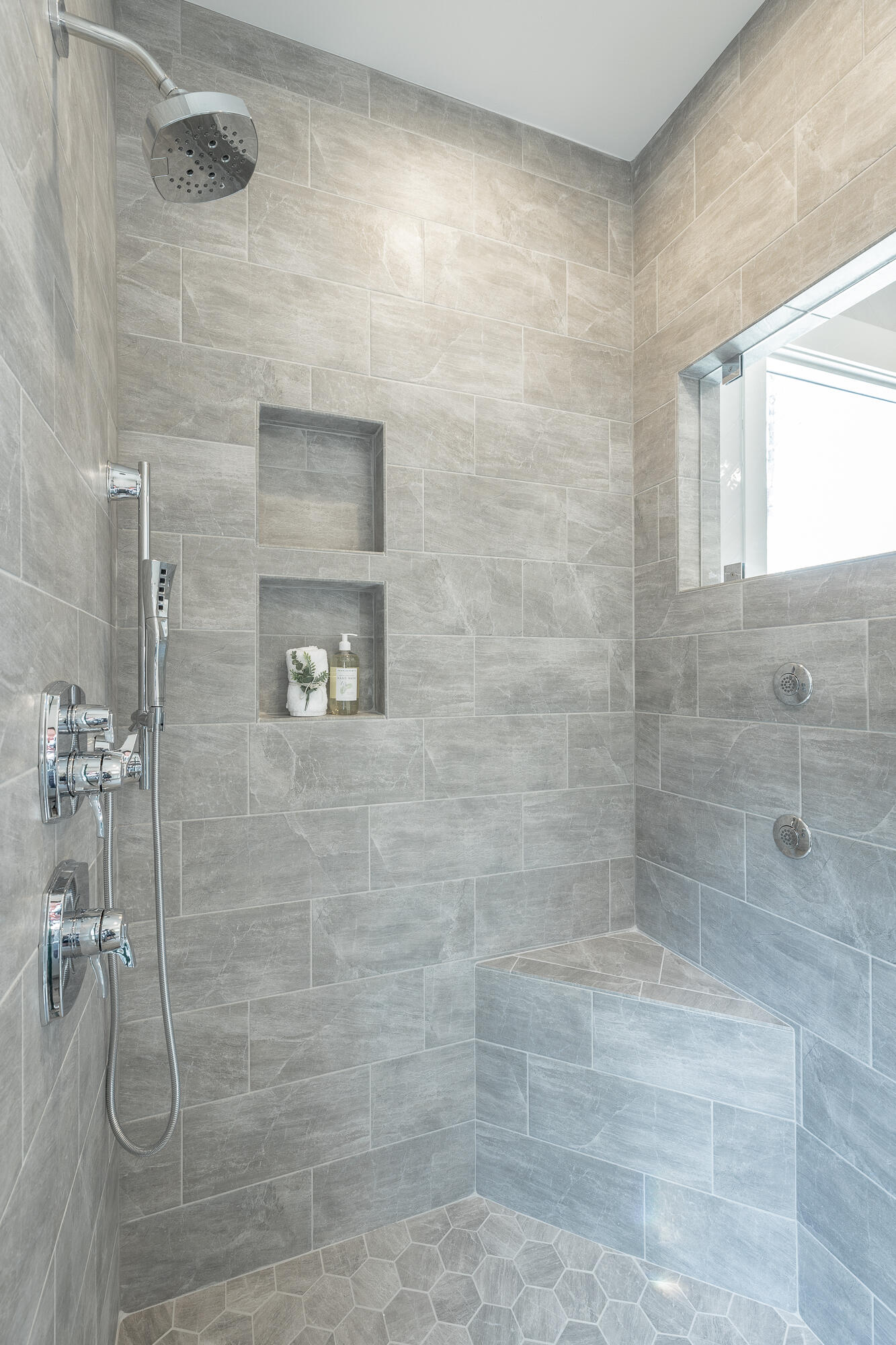950 Horseshoe Road Signal Mountain, TN 37377 - Photo 31 of 44 Jack & Jill Shower