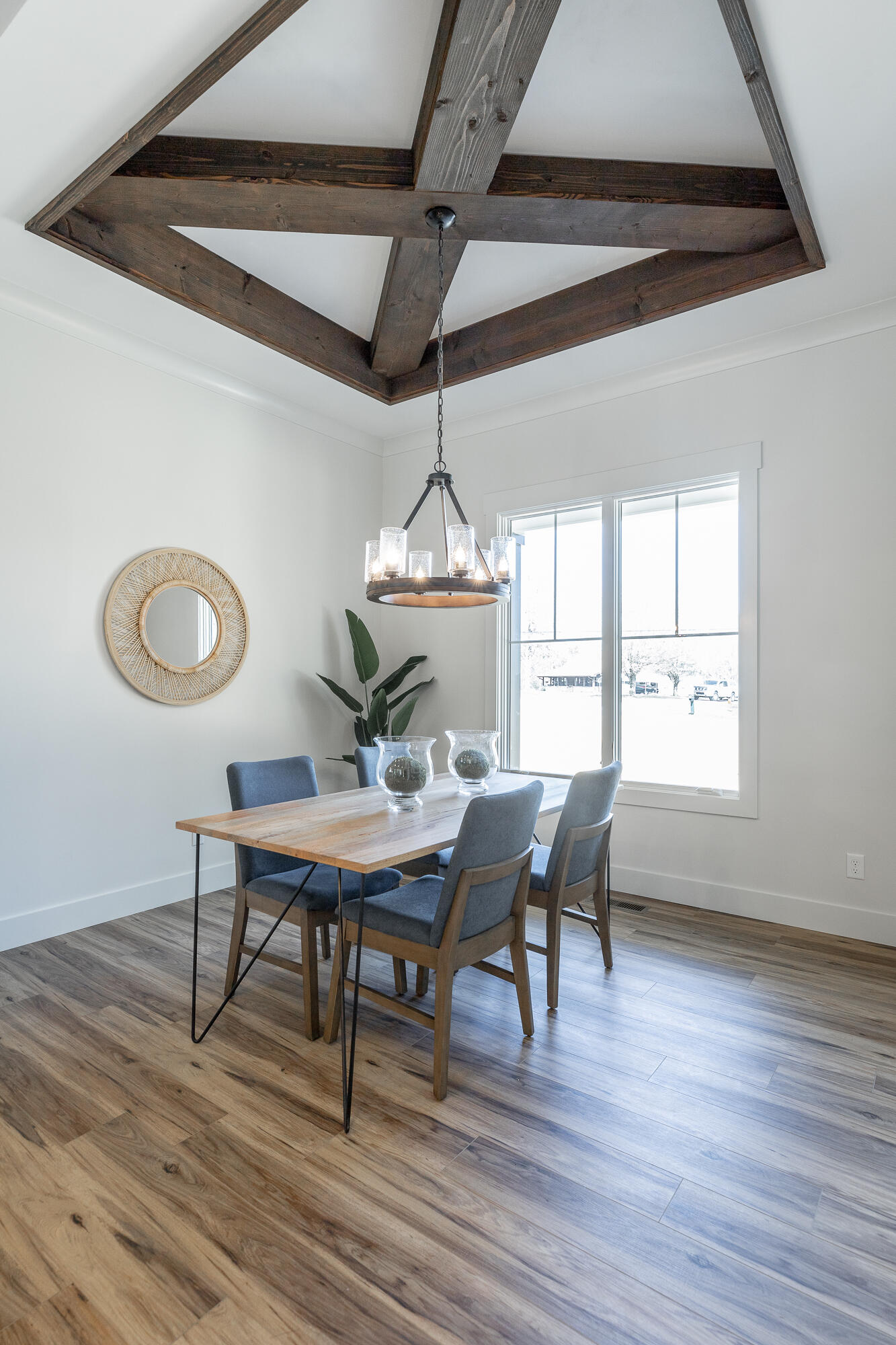950 Horseshoe Road Signal Mountain, TN 37377 - Photo 4 of 44 Dining ceiling