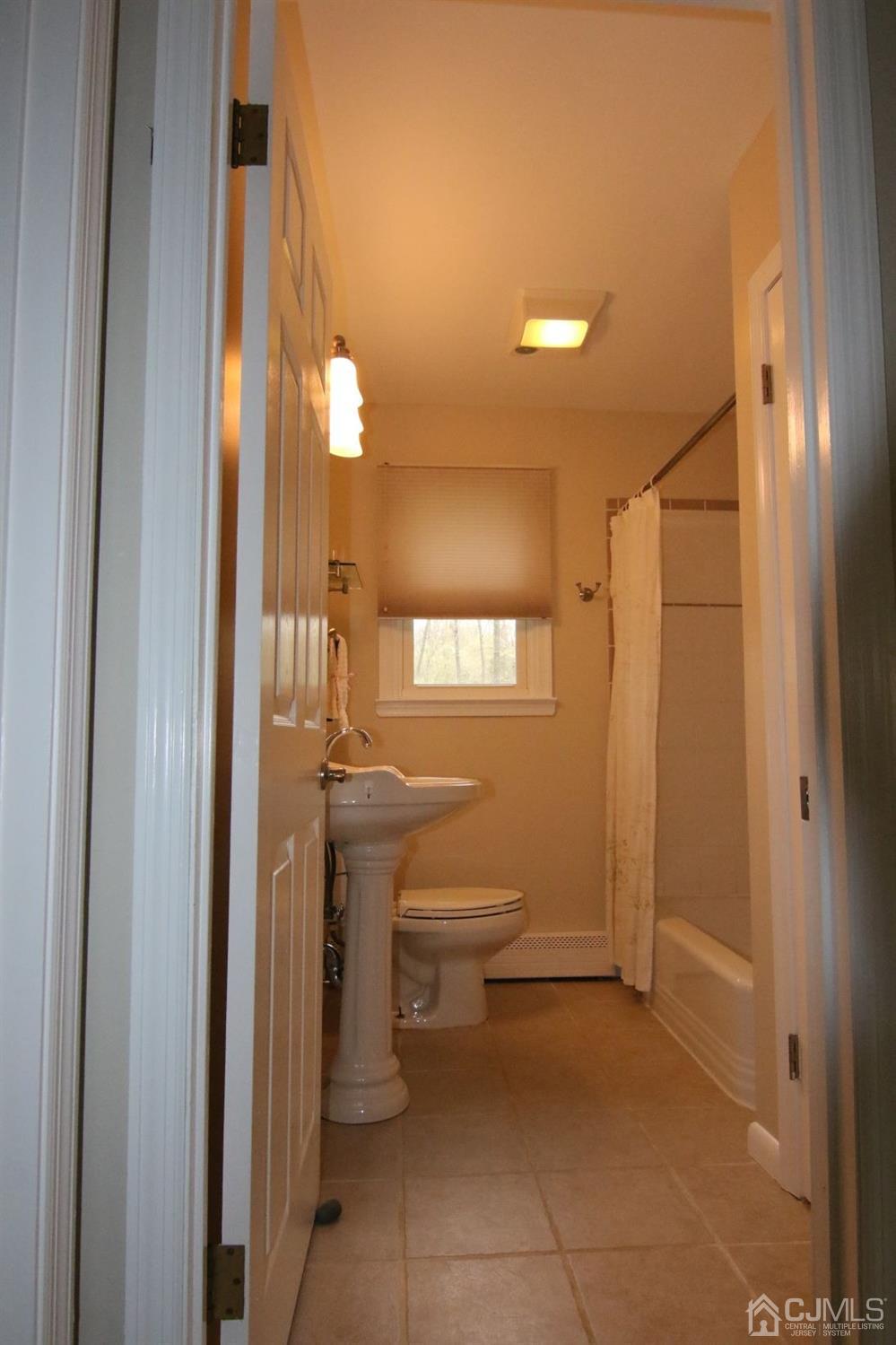 Andersen Andersen Road Bloomsbury, NJ 08804 - Photo 12 of 21 a bathroom with a toilet a sink and shower