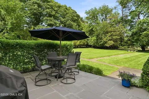 $3,200,000 | 64 Wallacks Drive, Stamford, CT 06902