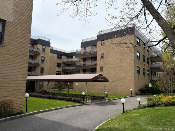 $659,000 | 40 Stoner Avenue, Unit 1D, Great Neck, NY 11021